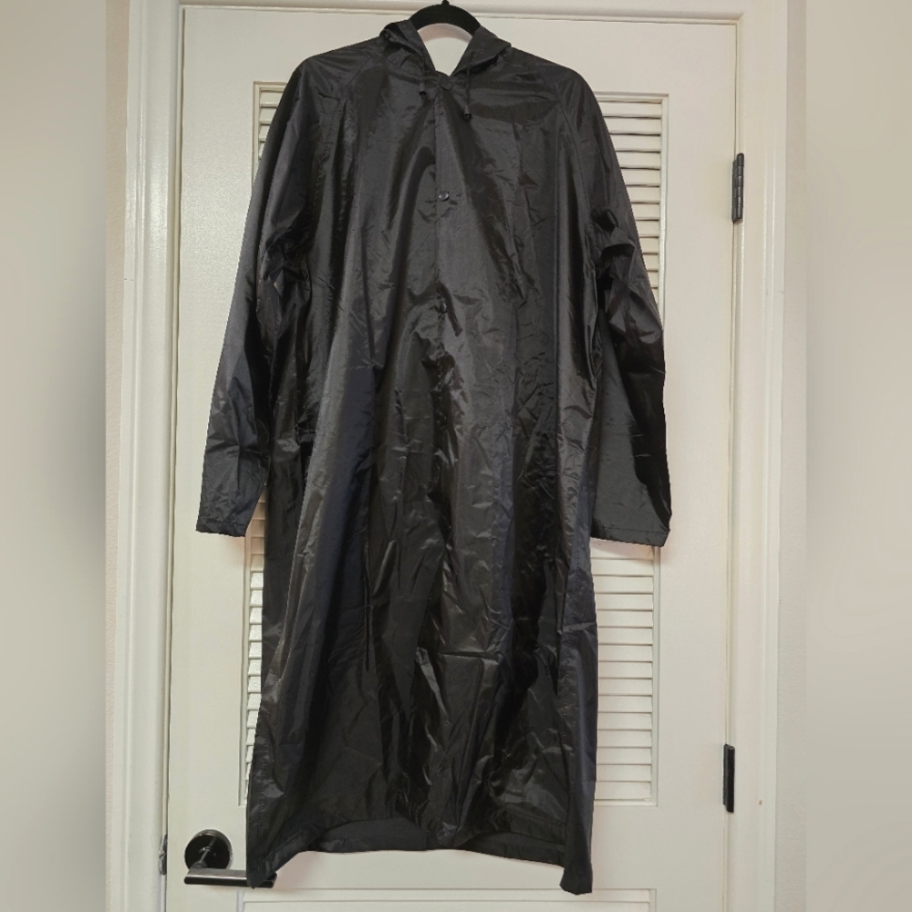 (NWOT) Men's Black Long-Sleeve Thin Long Raincoat Windbreaker Jacket With Hood